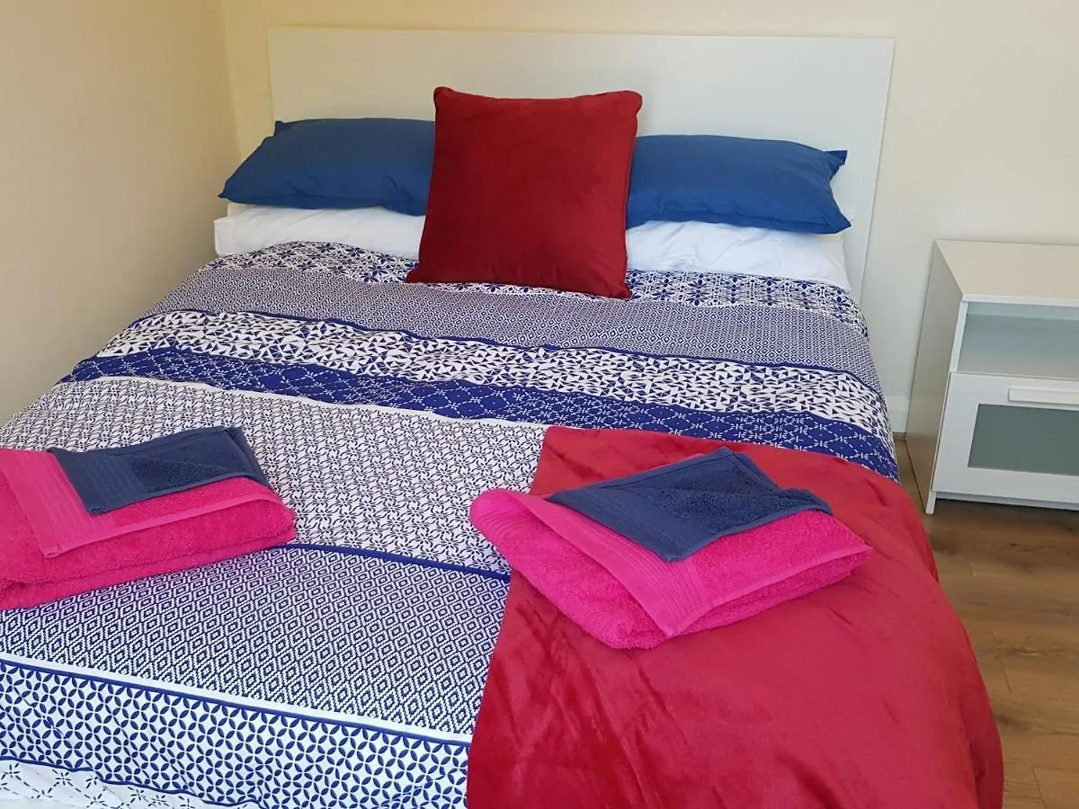 Lovely Holiday Home In Leeds Near Roundhay Park  Λιντς